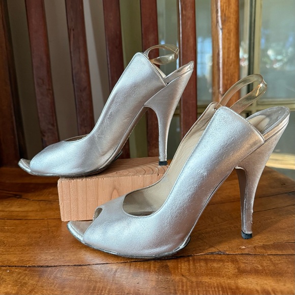 Vintage Gucci Silver Leather Slingback Heels – Size 7.5 - Picture 4 of 16